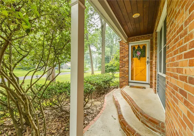 5th image of 45 Shire Oaks Dr, Pittsford, NY 14534 | MLS# R1698980