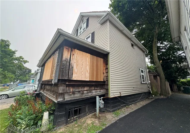 3rd image of 205 Roycroft Dr, Rochester, NY 14621 | MLS# R1699272