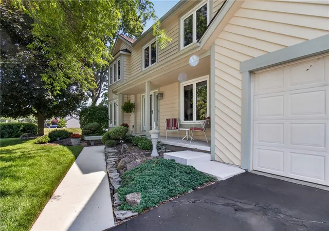 3rd image of 322 Montvale Ln, Rochester, NY 14626 | MLS# R1699200