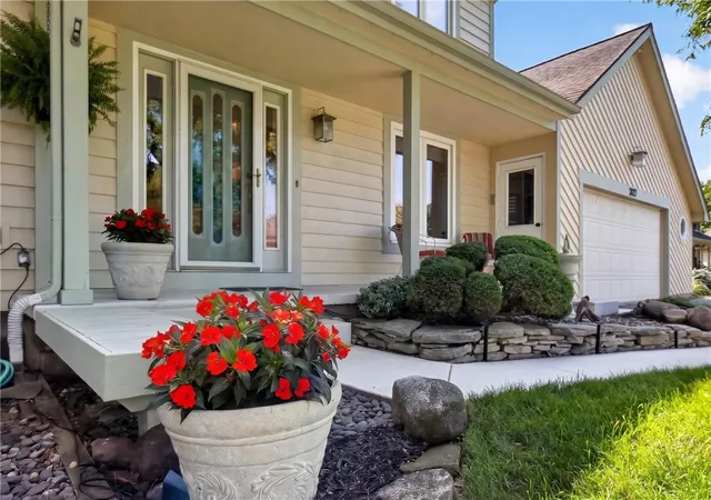 4th image of 322 Montvale Ln, Rochester, NY 14626 | MLS# R1699200