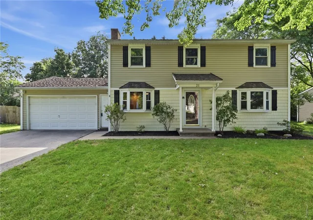 1st image of 21 Squirrels Heath Rd, Fairport, NY 14450 | MLS# R1699268