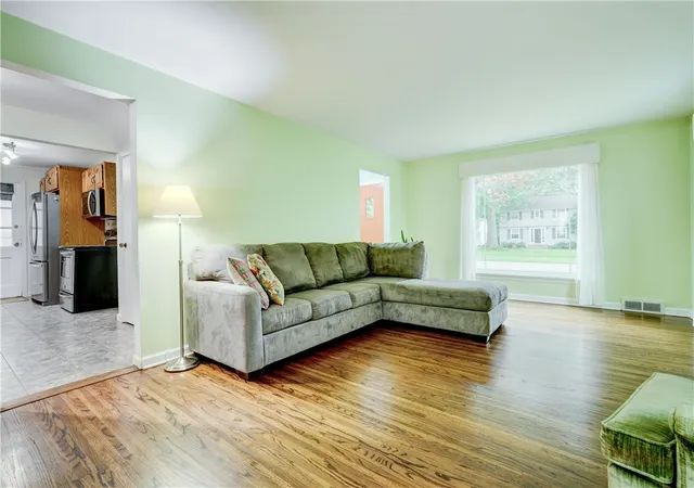 5th image of 248 Wyndham Rd, Irondequoit, NY 14609 | MLS# R1698274