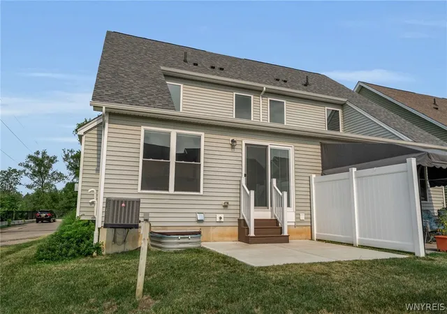 5th image of 902 Carriage Ln, West Seneca, NY 14224 | MLS# B1699289
