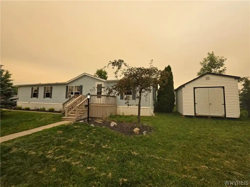Photo 1 of Sale Pending at 1215 Ridgewood Dr, Lockport, NY 14094 | MLS# B1699271 | Listing updated on 2026-09-24