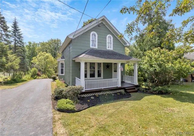 2nd image of 301 Bennett Rd, Buffalo, NY 14227 | MLS# B1699218