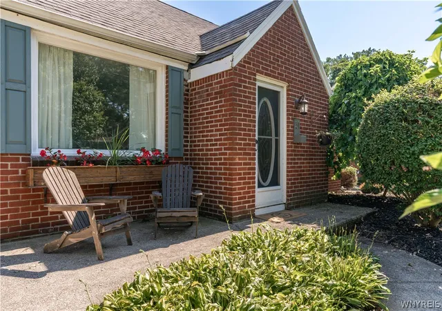 3rd image of 31 Sunset Rd, Buffalo, NY 14227 | MLS# B1699145