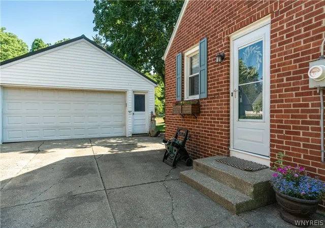 4th image of 31 Sunset Rd, Buffalo, NY 14227 | MLS# B1699145