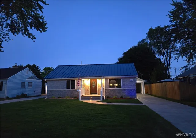 3rd image of 233 Edward St, North Tonawanda, NY 14120 | MLS# B1699172