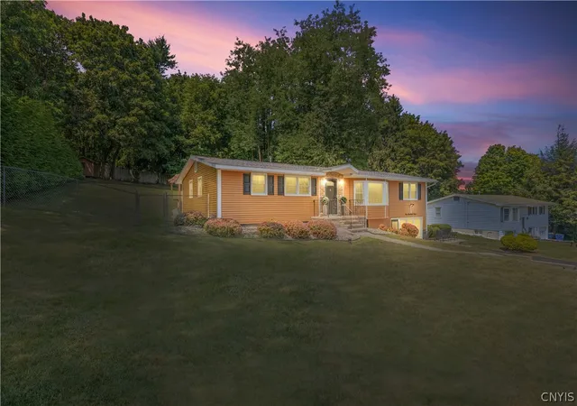 2nd image of 104 Ivy Ln, Syracuse, NY 13219 | MLS# S1698729