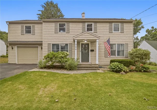 1st image of 704 Hickory St, Liverpool, NY 13088 | MLS# S1698844