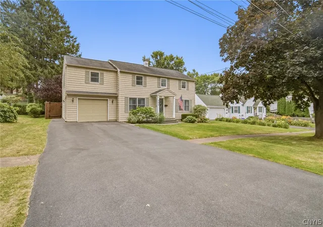2nd image of 704 Hickory St, Liverpool, NY 13088 | MLS# S1698844