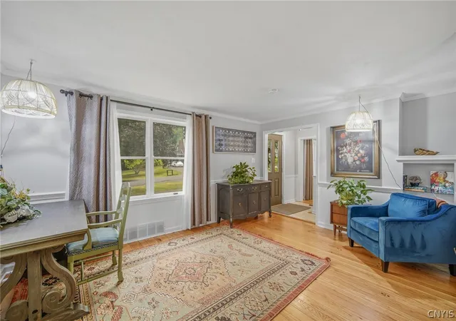 5th image of 704 Hickory St, Liverpool, NY 13088 | MLS# S1698844
