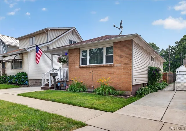 Photo 2 of Sale Pending at 122 Ryan St, Buffalo, NY 14210 | MLS# B1699131 | Listing updated on 2026-07-22