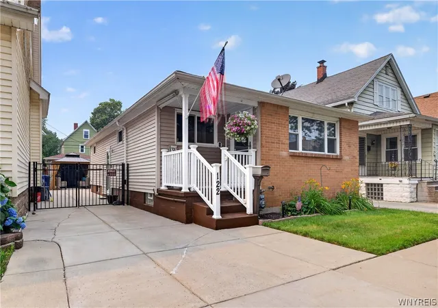Photo 3 of Sale Pending at 122 Ryan St, Buffalo, NY 14210 | MLS# B1699131 | Listing updated on 2026-07-22