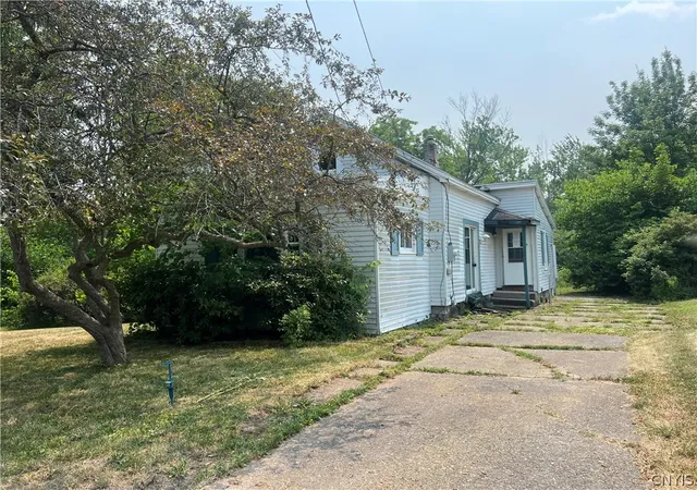 1st image of 303 1st St, Canastota, NY 13032 | MLS# S1698937
