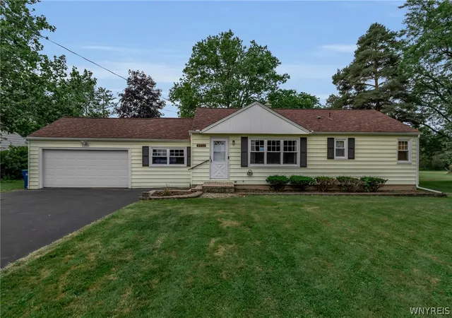 2nd image of 4906 Meyer Rd, North Tonawanda, NY 14120 | MLS# B1699117