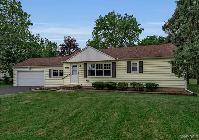 3rd image of 4906 Meyer Rd, North Tonawanda, NY 14120 | MLS# B1699117