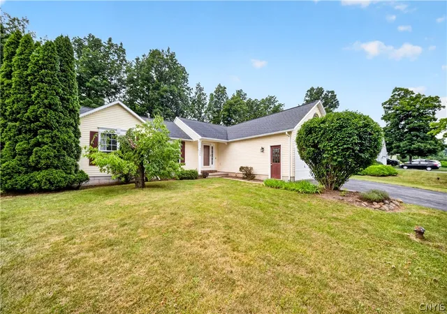 Photo 3 of Sale Pending at 7554 Sugarwood Ln, Syracuse, NY 13212 | MLS# S1693977 | Listing updated on 2026-07-30