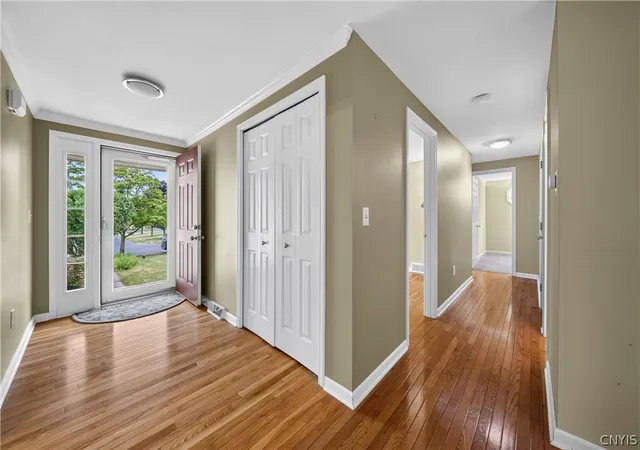 Photo 5 of Sale Pending at 7554 Sugarwood Ln, Syracuse, NY 13212 | MLS# S1693977 | Listing updated on 2026-07-30