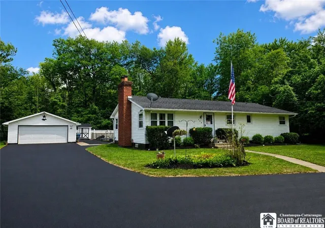 Photo 1 of Sale Pending at 890 Swann Rd, Youngstown, NY 14174 | MLS# R1699445 | Listing updated on 2026-07-23