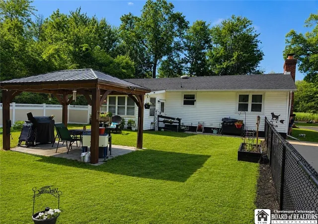 Photo 2 of Sale Pending at 890 Swann Rd, Youngstown, NY 14174 | MLS# R1699445 | Listing updated on 2026-07-23