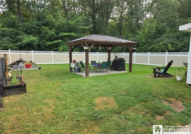 Photo 3 of Sale Pending at 890 Swann Rd, Youngstown, NY 14174 | MLS# R1699445 | Listing updated on 2026-07-23