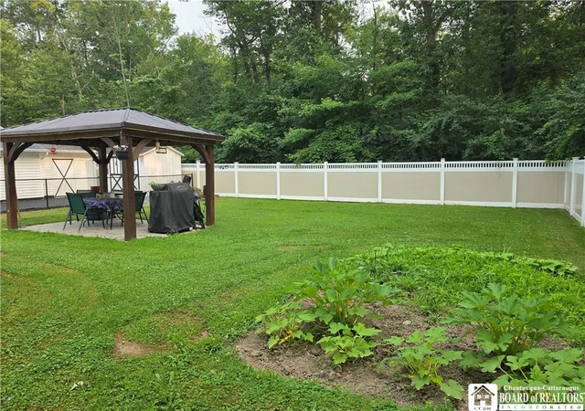 Photo 4 of Sale Pending at 890 Swann Rd, Youngstown, NY 14174 | MLS# R1699445 | Listing updated on 2026-07-23