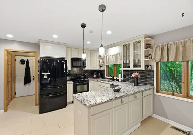 Photo 3 of Single family home for sale at 1000 Rail Fence Rd, Camillus, NY 13031 | MLS# S1697696 | Listing updated on 2026-08-02