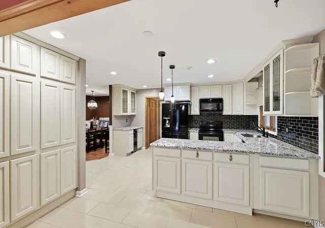 Photo 3 of Single family home for sale at 1000 Rail Fence Rd, Camillus, NY 13031 | MLS# S1697696 | Listing updated on 2026-08-02