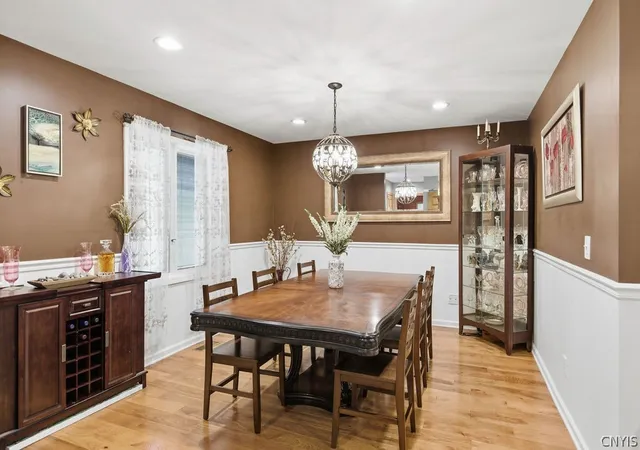 Photo 4 of Single family home for sale at 1000 Rail Fence Rd, Camillus, NY 13031 | MLS# S1697696 | Listing updated on 2026-08-02