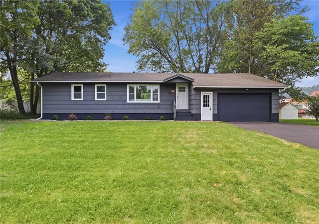 2nd image of 1063 Farnsworth Rd S, Rochester, NY 14623 | MLS# R1698387