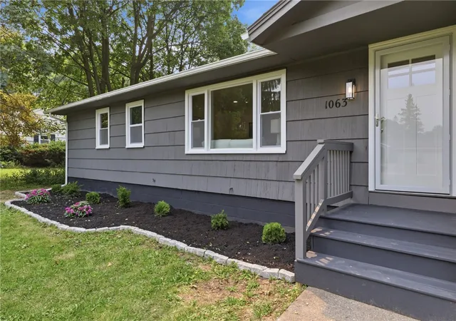 4th image of 1063 Farnsworth Rd S, Rochester, NY 14623 | MLS# R1698387