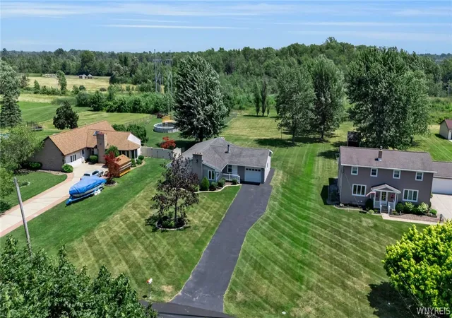 3rd image of 6887 Walmore Rd, Wheatfield, NY 14304 | MLS# B1698910
