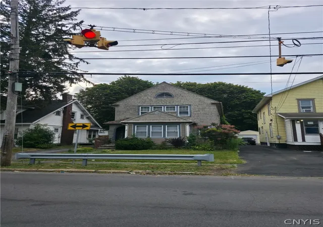 2nd image of 609 Seeley Rd, Syracuse, NY 13224 | MLS# S1699451