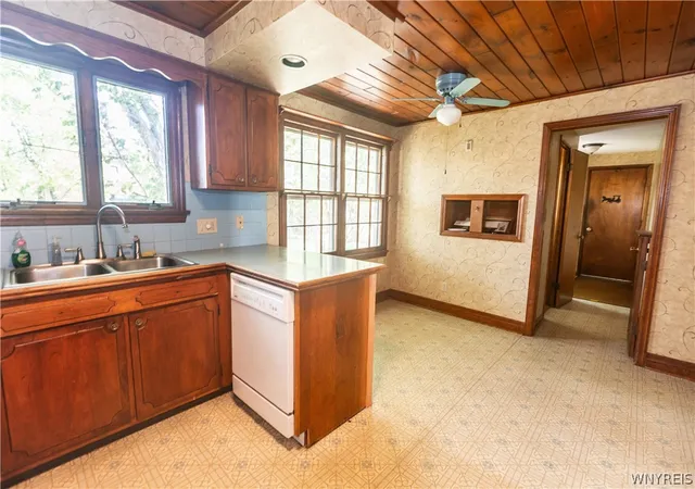5th image of 176 Rosewood Dr, West Seneca, NY 14224 | MLS# B1699469