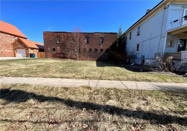 1st image of 179 Walnut St, Buffalo, NY 14204 | MLS# B1698863