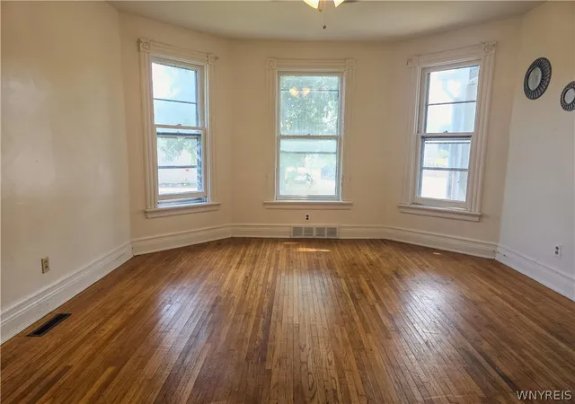 4th image of 818 Ashland Ave, Niagara Falls, NY 14301 | MLS# B1699482