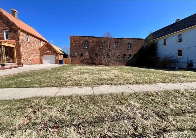 2nd image of 183 Walnut St, Buffalo, NY 14204 | MLS# B1698861