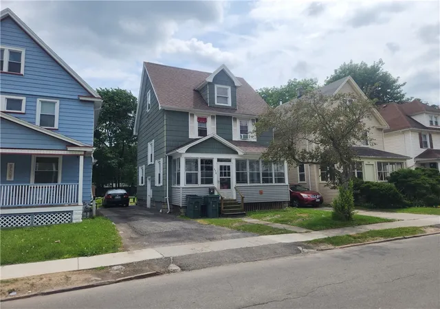 Photo 1 of Sale Pending at 129 High St, Rochester, NY 14609 | MLS# R1699003 | Listing updated on 2026-07-31