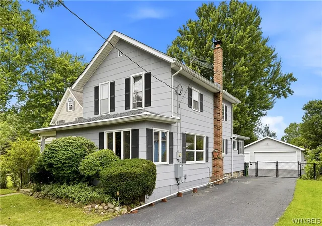 1st image of 3933 Lockport Ave, Wheatfield, NY 14120 | MLS# B1699439