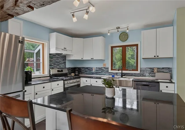 4th image of 3226 Jaquin Rd, Canastota, NY 13032 | MLS# S1699185