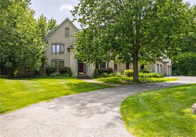 1st image of 24 Roxbury Ln, Pittsford, NY 14534 | MLS# R1699517