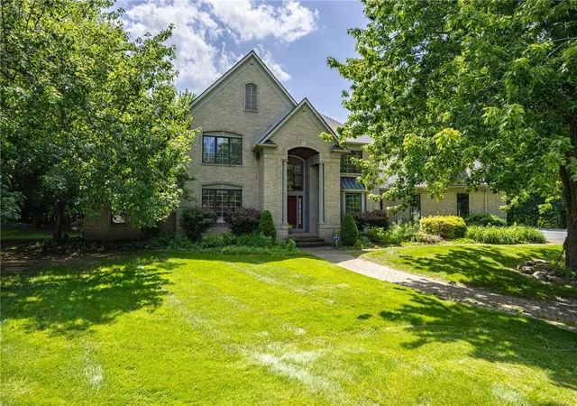 2nd image of 24 Roxbury Ln, Pittsford, NY 14534 | MLS# R1699517