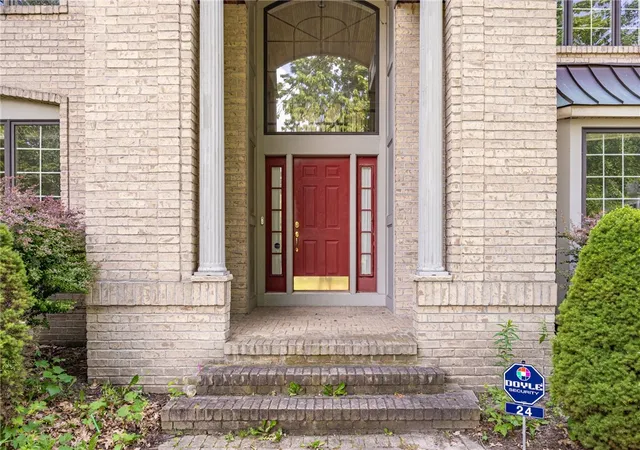 5th image of 24 Roxbury Ln, Pittsford, NY 14534 | MLS# R1699517
