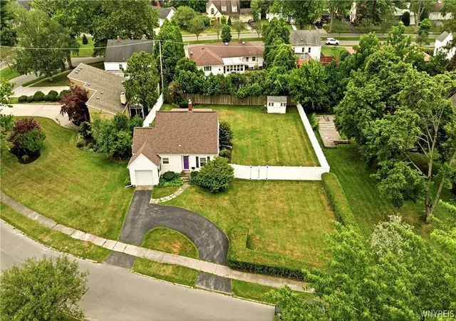 1st image of 124 Ambleside Dr, Lockport Town, NY 14094 | MLS# B1699225