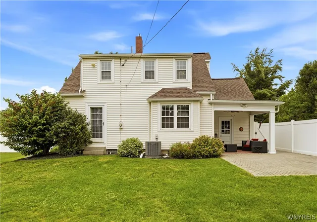 3rd image of 124 Ambleside Dr, Lockport Town, NY 14094 | MLS# B1699225