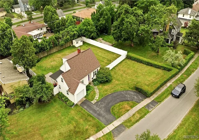 5th image of 124 Ambleside Dr, Lockport Town, NY 14094 | MLS# B1699225