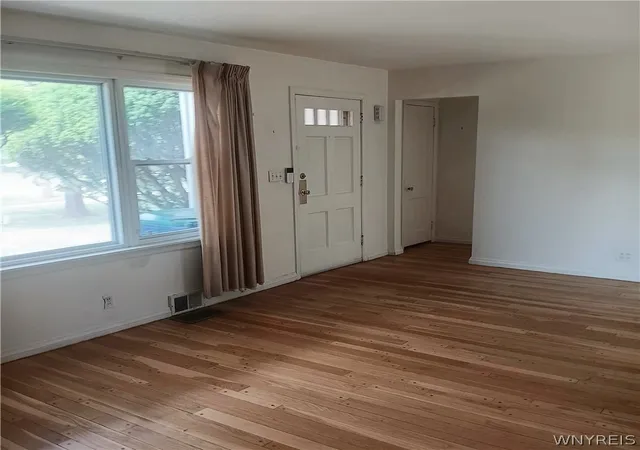 Photo 3 of Sale Pending at 481 Getzville Rd, Buffalo, NY 14226 | MLS# B1699071 | Listing updated on 2026-07-25