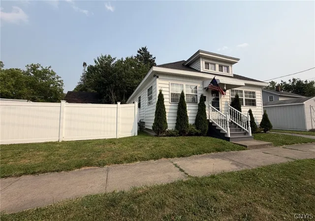 3rd image of 14 Pleasant Ave, German Flatts, NY 13357 | MLS# S1699571
