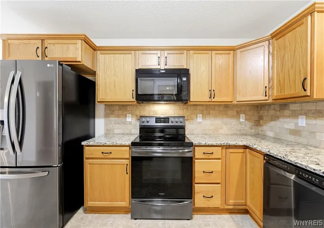 4th image of 6 Wetherby, Lancaster, NY 14086 | MLS# B1699614